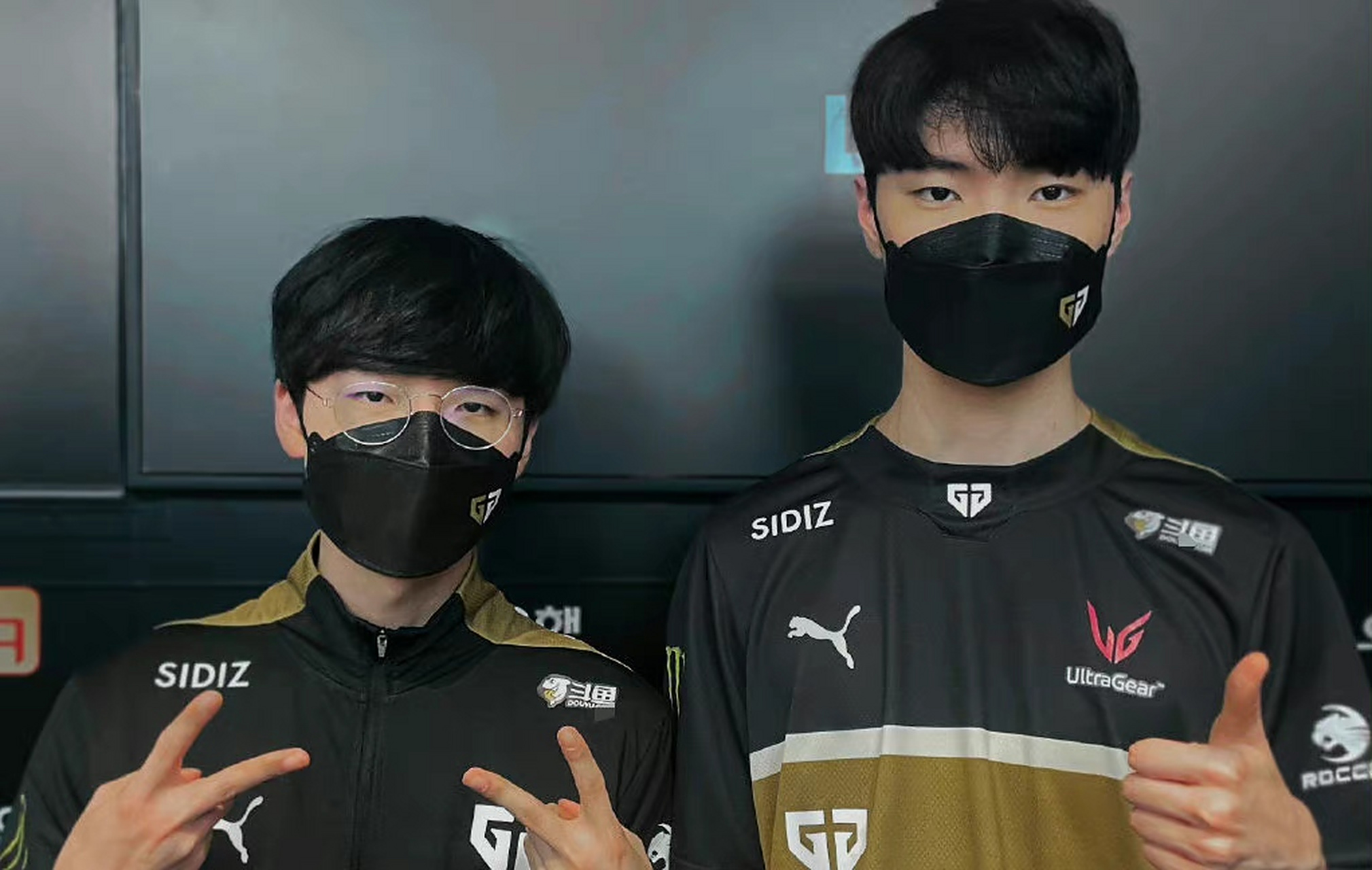 包含DRX2轻取GEN，Faker统治全场的词条