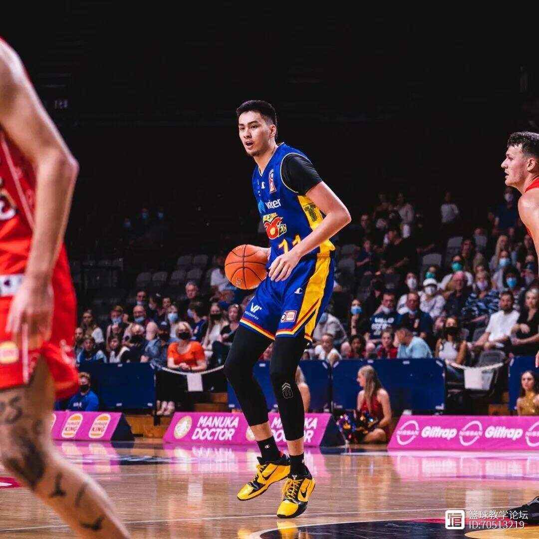 澳大利亚男篮完胜火箭，威斯布鲁克完成帽子戏法