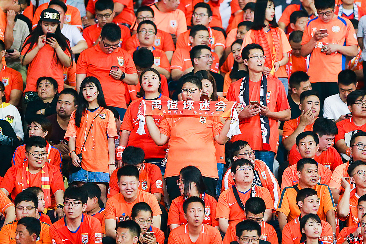 中超热度持续攀升，球迷狂热助威声不断
