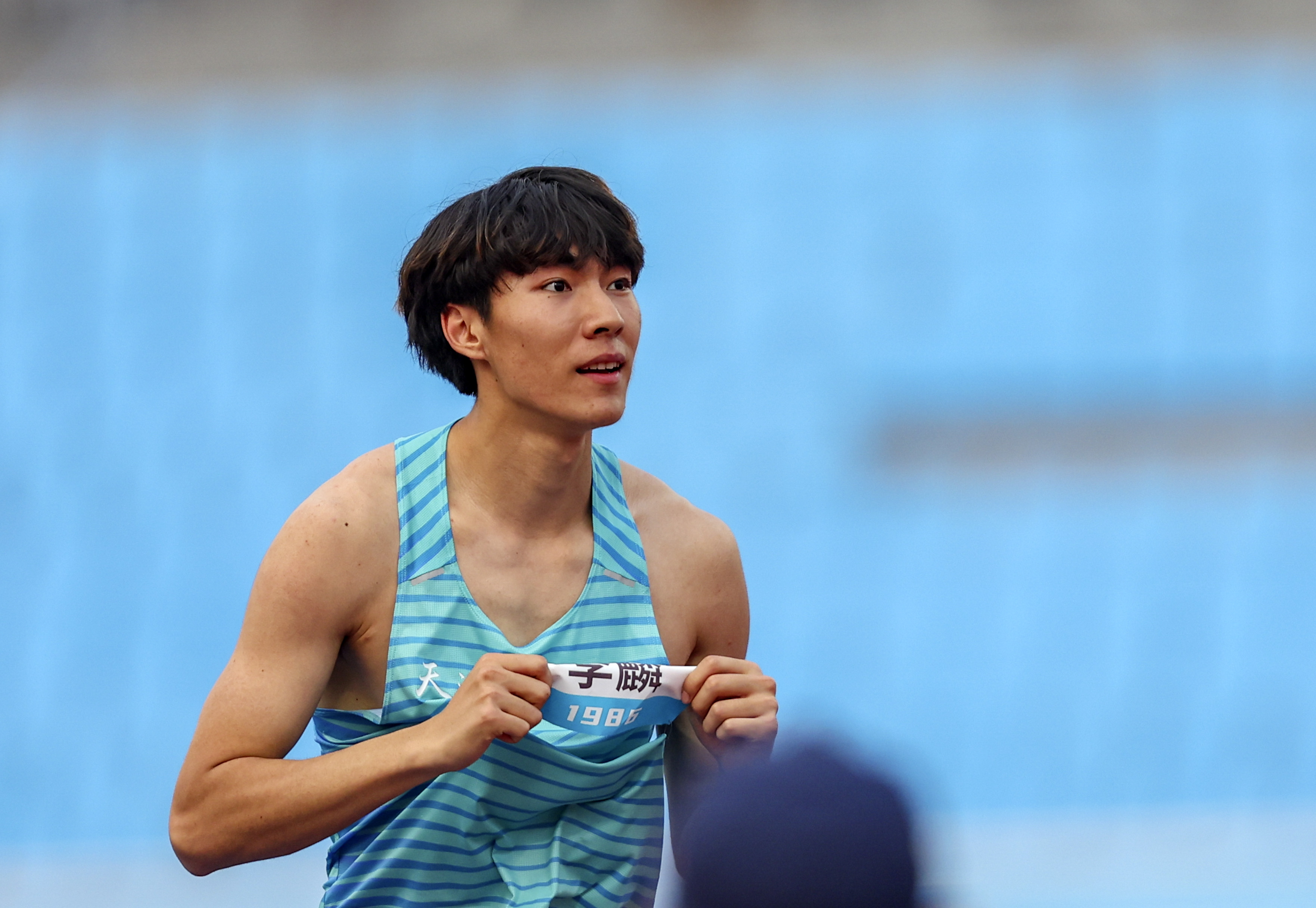 包含惊艳表现！男子田径比赛夺得金牌的词条