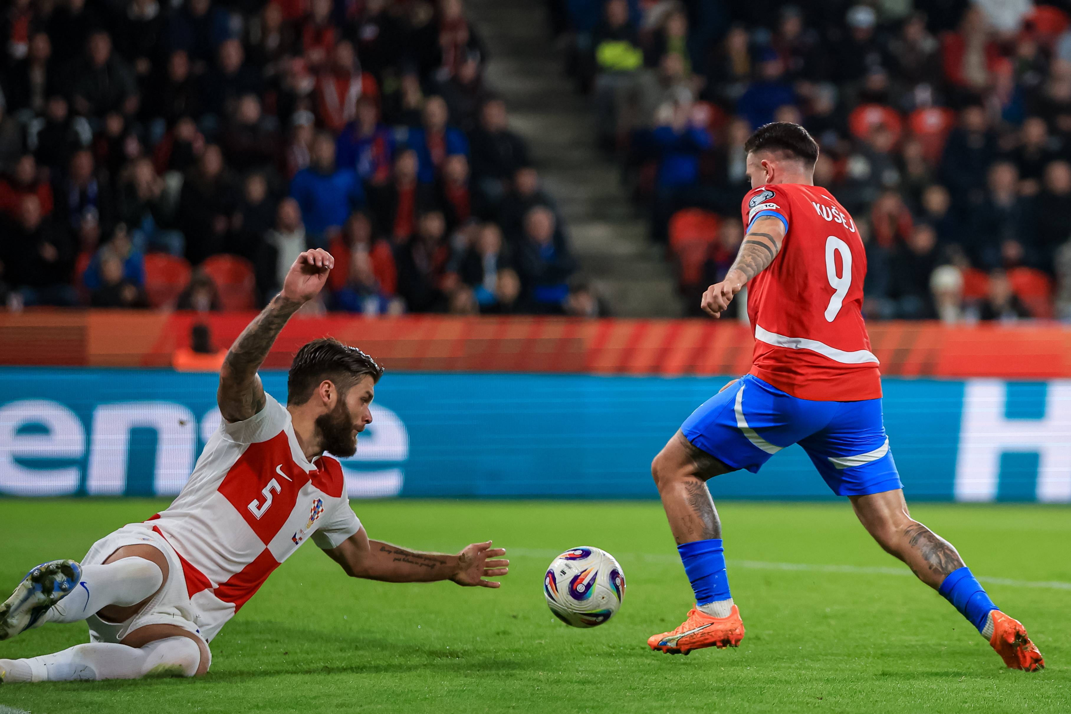 米兰-包含捷克力压克罗地亚，成功杀入四强的词条