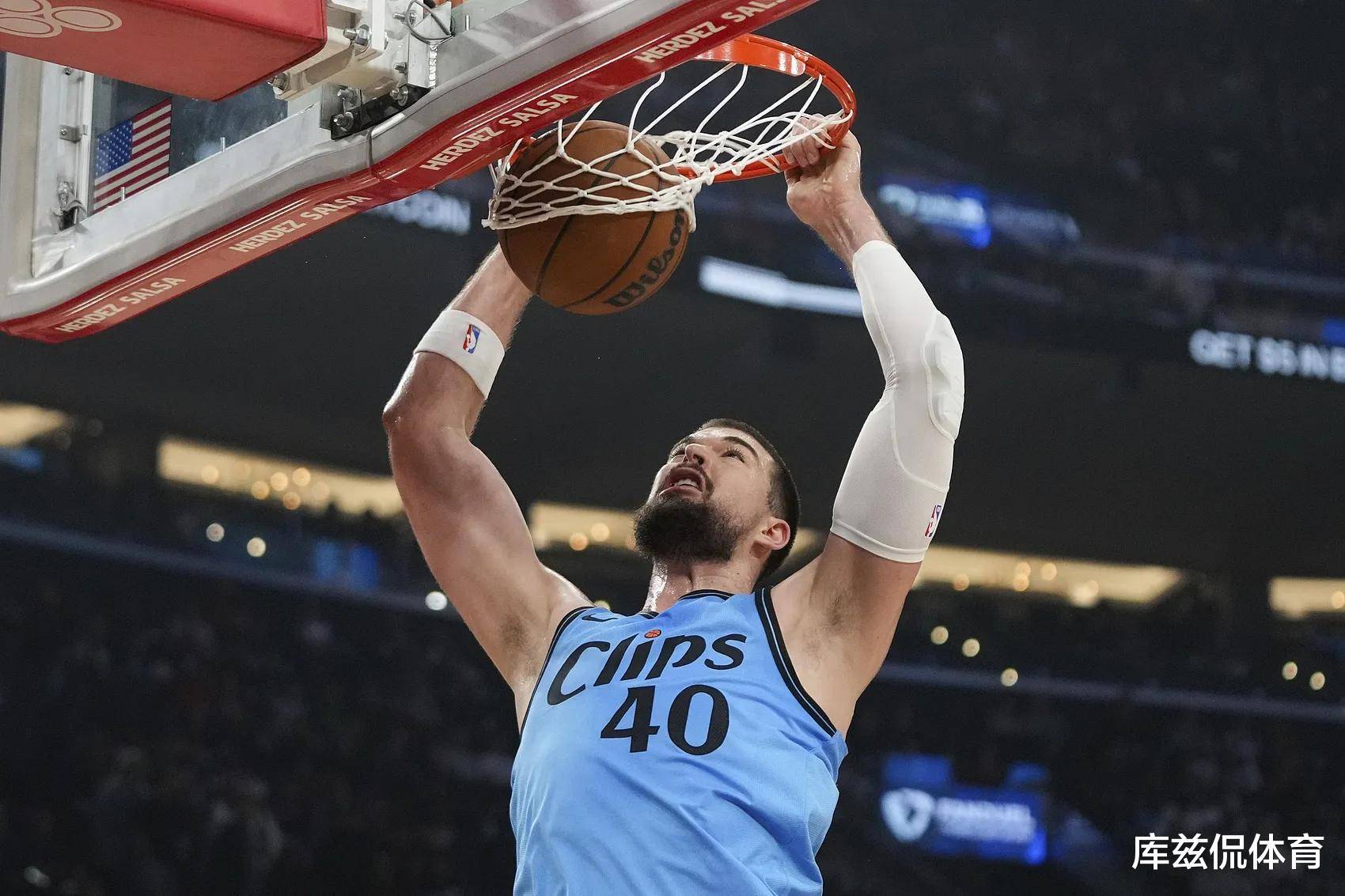 包含快船主场全队合力横扫灰熊的词条