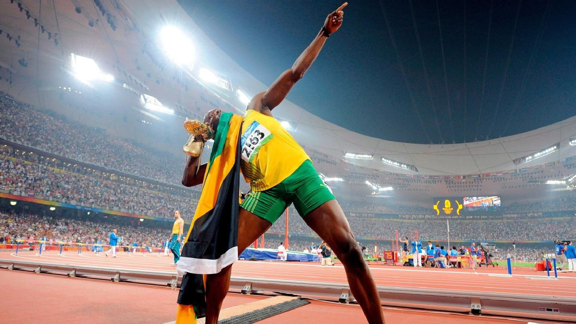 ac米兰体育官网-佛罗伦萨之夜，阿劳霍一锤定音，波兰强势晋级的战术密码