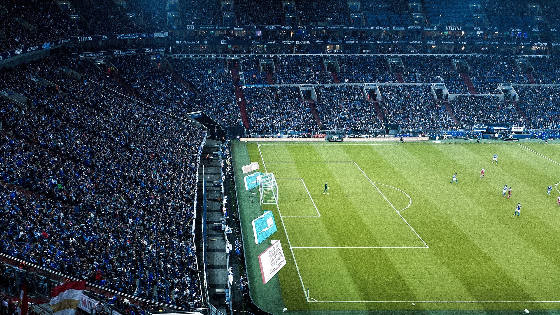 西甲国家德比之夜，爱德华兹连续得分拉开差距