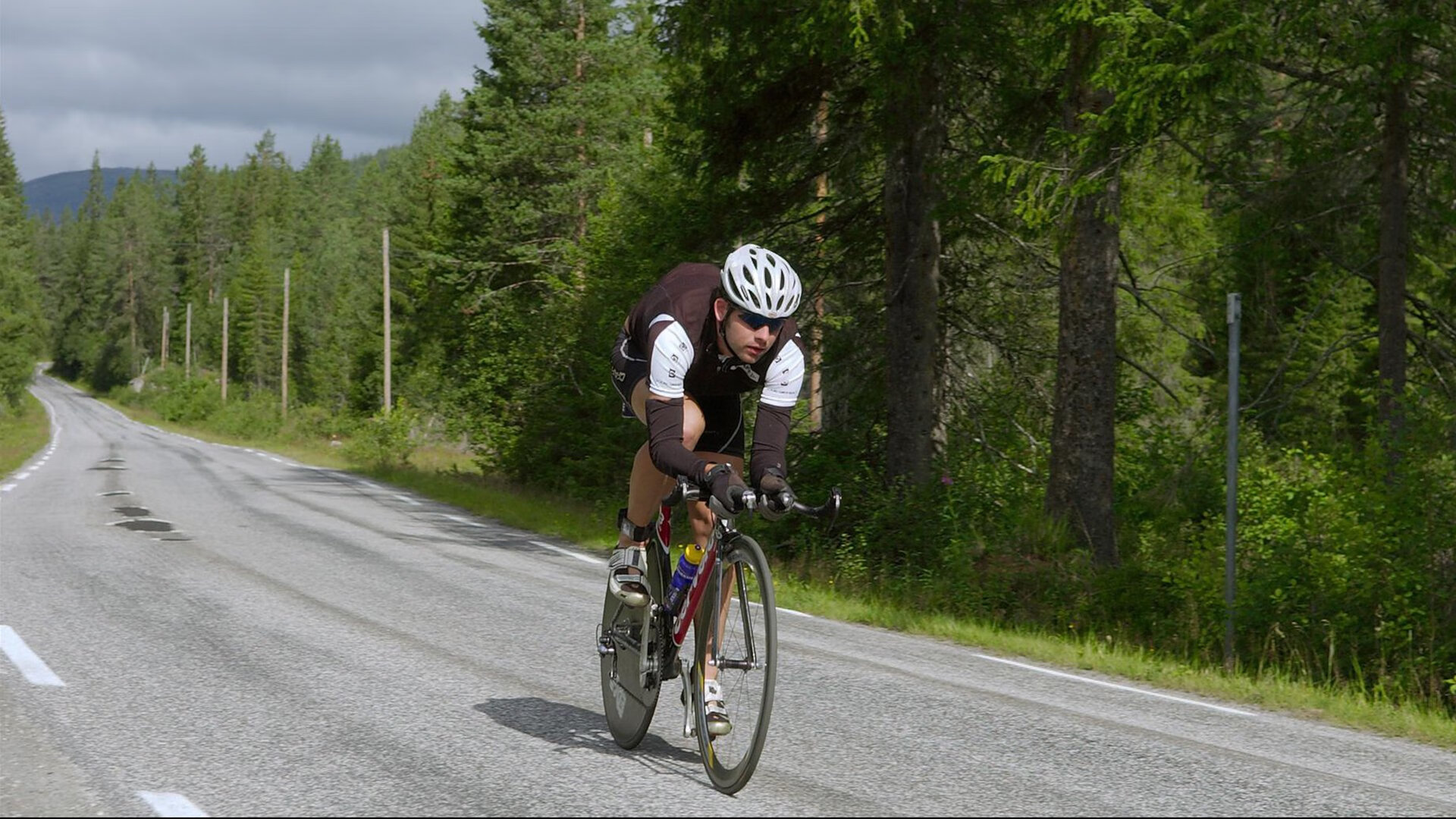 乒坛震撼夜，波兰黑马横扫德国巨人，张本智和惊艳四座技惊全场