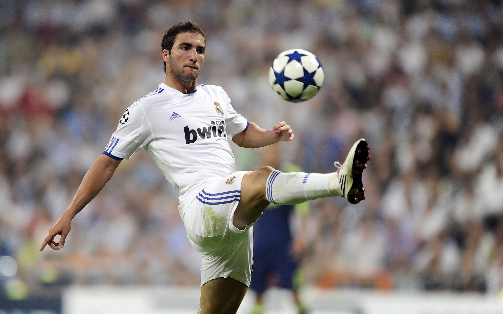 塞维利亚鏖战墨西哥，库尔图瓦点燃赛场